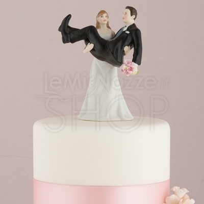 Cake topper sposo in braccio alla sposa - LeMieNozze SHOP